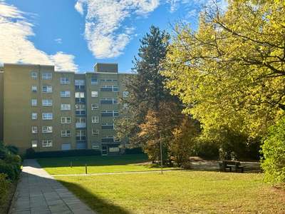 Vollständig modernisierte 4-Zimmer-Wohnung mit Balkon, Aufzug und Gäste-WC – in Berlin-Lichtenrade