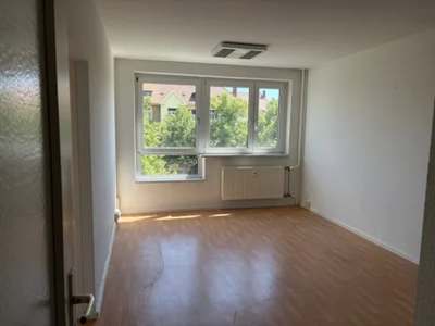 Senioren aufgepasst: 3 Zimmerwohnung mit rollstuhlgerechter Küche