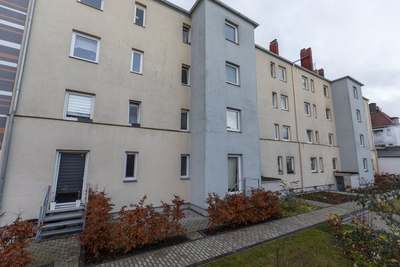 Frisch renoviert! Zentral gelegene 2-Zimmer-Wohnung in Bremerhaven-Geestemünde! · frei ab 01.11.2026 · Genossenschaft – Mitgliedschaft erforderlich · Genossenschaftsanteile 1.240,00 €