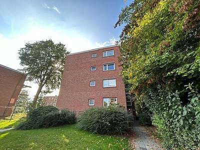 Moderne 3-Zimmer Erdgeschosswohnung mit Balkon und praktischen Einbauschränken · frei ab 09.10.2026