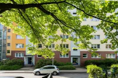3-Raum Whg. mit umgebauter Küche/Fenster sowie HWR