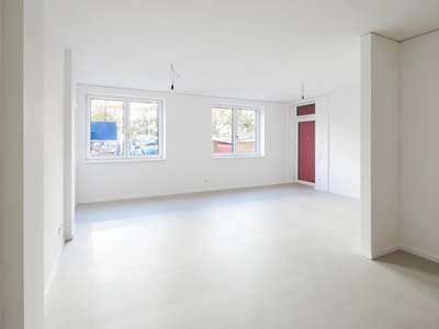 helle Erdgeschosswohnung mit kleiner Terrasse