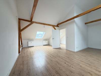 Charmante Dachgeschosswohnung mit Einbauküche!