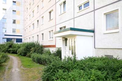 Zentral gelegen und mit Balkon! · 5. Etage · Genossenschaft · Genossenschaftsanteile: 1.120,00 € · Eintrittsgeld: 50,00 € · Verfügbarkeit: sofort