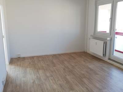 3-Raum-Wohnung mit großer Loggia und Abstellraum · frei ab 01.01.2027