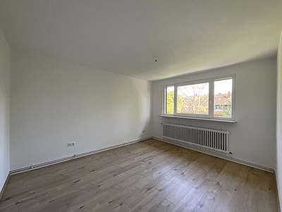 Sanierte 3-Zimmer-Wohnung im Dachgeschoss mit Dusche in Wilhelmshaven City! Bezugsfertig!