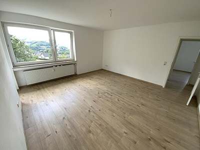 Großzügige 3-Zimmer-Wohnung mit Balkon, Gäste WC und Abstellraum