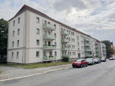 Mehr Platz fürs Familienleben: helle 3-Raumwohnung mit Gestaltungsspielraum · West · EG