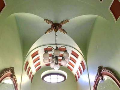 Renovierte 2-Zimmer Wohnung im schönen Altbau im Seitenflügel!