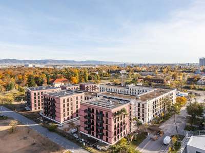 Modernes Wohnparadies: Neubau mit 6 Zimmern, 2 Bädern, EBK & einem Balkon!