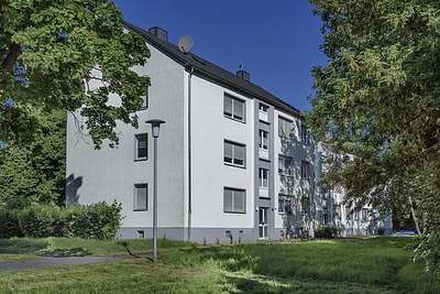 Gemütliche 3-Zimmer-Etagenwohnung in Duisburg mit Laminatboden