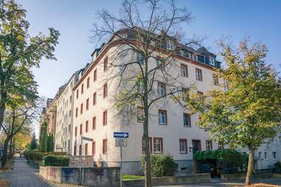 Frisch sanierte Altbauwohnung mit Tageslichtbad