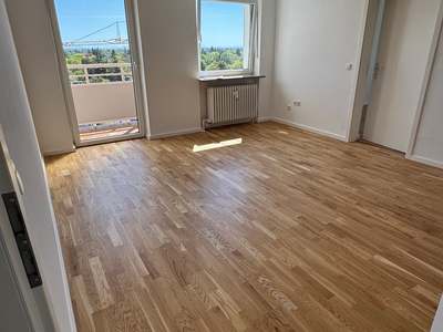 Kernsanierte 2 Zimmer-Wohnung mit Einbauküche!