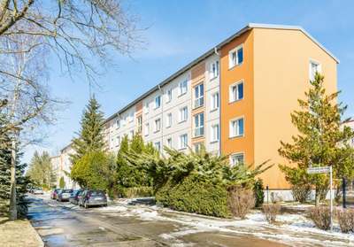 Ruhig gelegene 2-Raumwohnung mit Tageslichtbad und Balkon · WK 7