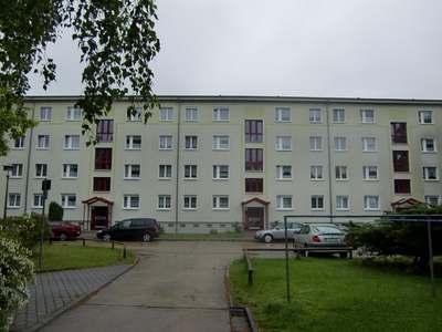 bezugsfertige 3-Raumwohnung mit Tageslichtbad, Badewanne und Balkon im ruhigen WK VI · WK 6 · sofort beziehbar