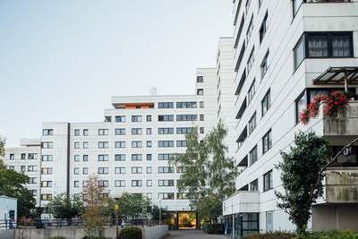 Renovierungsbedürftige 1-Zimmer Wohnung mit Balkon und Grünblick!
