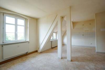 Gemütliche Dachgeschosswohnung – 2-Raum, befristet auf 2 Jahre · Reusa · DG