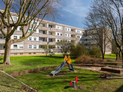 Stop! Geräumige 3,5-Zimmer-Wohnung (WBS)
