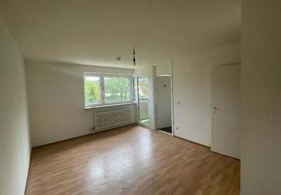 Gemütliche 1-Zimmer-Wohnung mit Loggia! · frei ab 09.10.2026