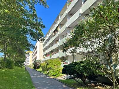 3-Raum-Wohnung mit großem Balkon · frei ab nach Absprache