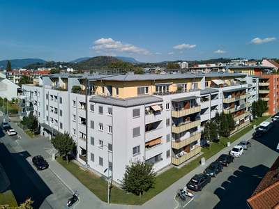 Stadtleben trifft Wohnkomfort – Balkon, Garage & perfekte Raumaufteilung