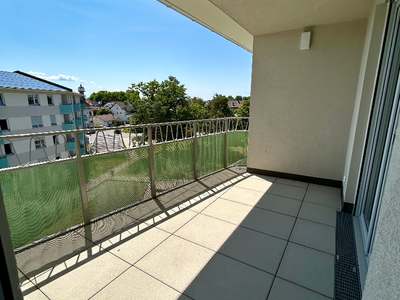 moderne Wohnung, offene Küche zum Wohnbereich, Balkon, Badewanne, Fußbodenheizung, Aufzug
