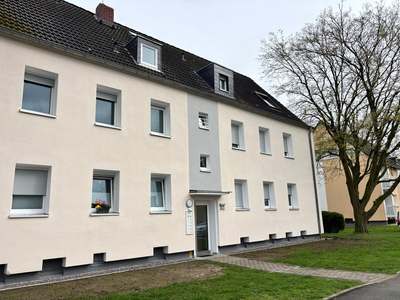Gemütliche und bezugsfertige Dachgeschoss Wohnung in frisch modernisiertem Gebäude!