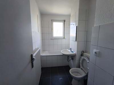Kleine Zweiraumwohnung mit Balkon und Tageslichtbad!