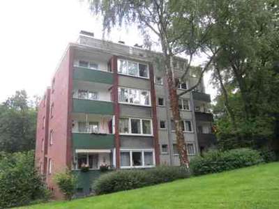 Gut aufgeteilte, komplett renovierte 2-Zimmer-Wohnung mit Balkon in gepflegter Lage!