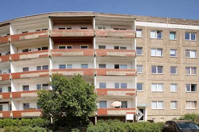 - 1.Etage - Küche mit Fenster - XXL-Balkon - · 1. Etage · Genossenschaft · Genossenschaftsanteile: 640,00 € · Eintrittsgeld: 50,00 € · Verfügbarkeit: sofort