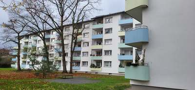kleine 3 Zimmer Wohnung, 4. OG ohne Aufzug, Dusche, Balkon · frei ab 10.11.2026