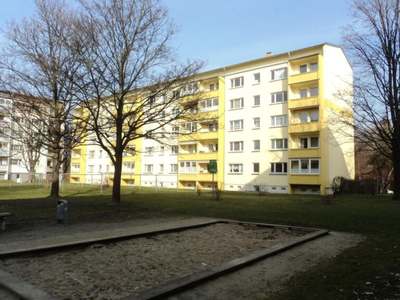 3-Raum Wohnung mit Balkon und einem ruhigen, grünen Innenhof · 4. Etage · Verfügbarkeit: sofort