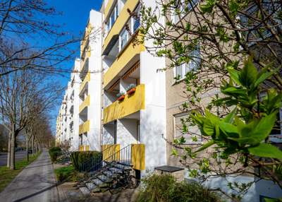 3-Raum-Wohnung mit Aufzug und Balkon - WBS erforderlich · frei ab 01.10.2026