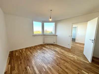 großzügig geschnittene 3-Zimmer-Wohnung in zentraler Lage von Neuperlach mit Bergblick · frei ab 16.10.2026