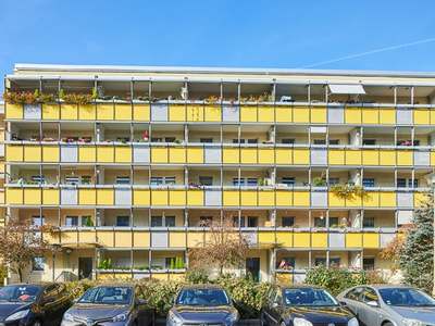 Erstbezug nach Sanierung - großer Balkon inklusive.