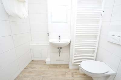 Ebenerdige Dusche / Balkon · frei ab 19.06.2026