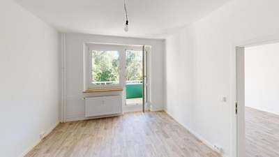 2-Raum-Erdgeschosswohnung mit Balkon · frei ab 01.10.2026