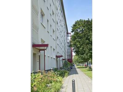 Bezugsfertige 3-Raum-Wohnung mit Tageslichtbad + Balkon
