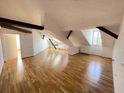 Aufgepasst: exklusiv ausgebaute Dachgeschoßwohnung in Neuaubing