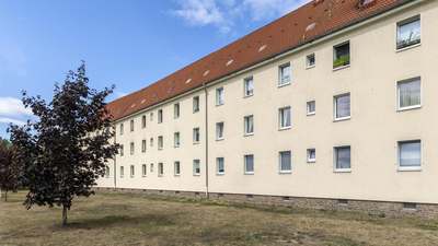 schöne 3 Raum WOhnung · frei ab 16.07.2026
