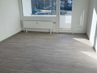 Schöne & helle 2,5 Zimmer Wohnung mit Gäste-WC - renoviert & einzugsbereit