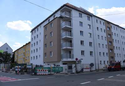 *NEUBAU* Exklusive 5-Zimmer-Wohnungen mit Balkon und Aufzug im 1. bis 5. Obergeschoss in 90763 Fürth · frei ab 01.08.2026