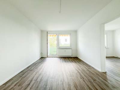 2 Warmmieten geschenkt*: Renovierte Wohnung mit Einbauküche und Markise