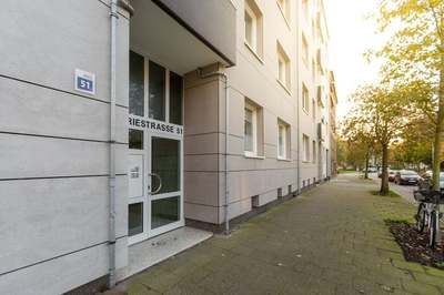 Gepflegte 3-Zimmer-Wohnung mit zwei Balkonen in Bremerhaven · frei ab 01.11.2026 · Genossenschaft – Mitgliedschaft erforderlich · Genossenschaftsanteile 1.550,00 €