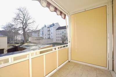 Balkon / Zentrale Lage / Ruhiger Innenhof · frei ab 01.01.2026