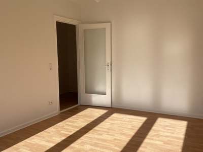 Frisch renoviert! 2 Zimmer Wohnung mit Terrasse sucht Sie!