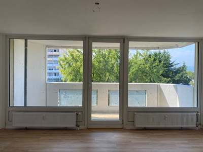 Kurzfristige Anmietung möglich - sanierte 3-Zimmer-Wohnung mit Balkon