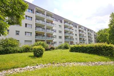 In der Herrichtung! 2-Raumwohnung mit Balkon und Badewanne in der 3. Etage.