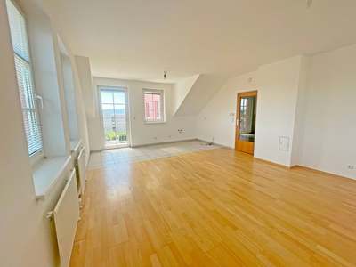 Schöne Dachgeschosswohnung mit Ausblick ins Grüne · Top 12