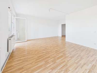 Top saniert mit großem Balkon und super Weitblick! ** Aufzug **
